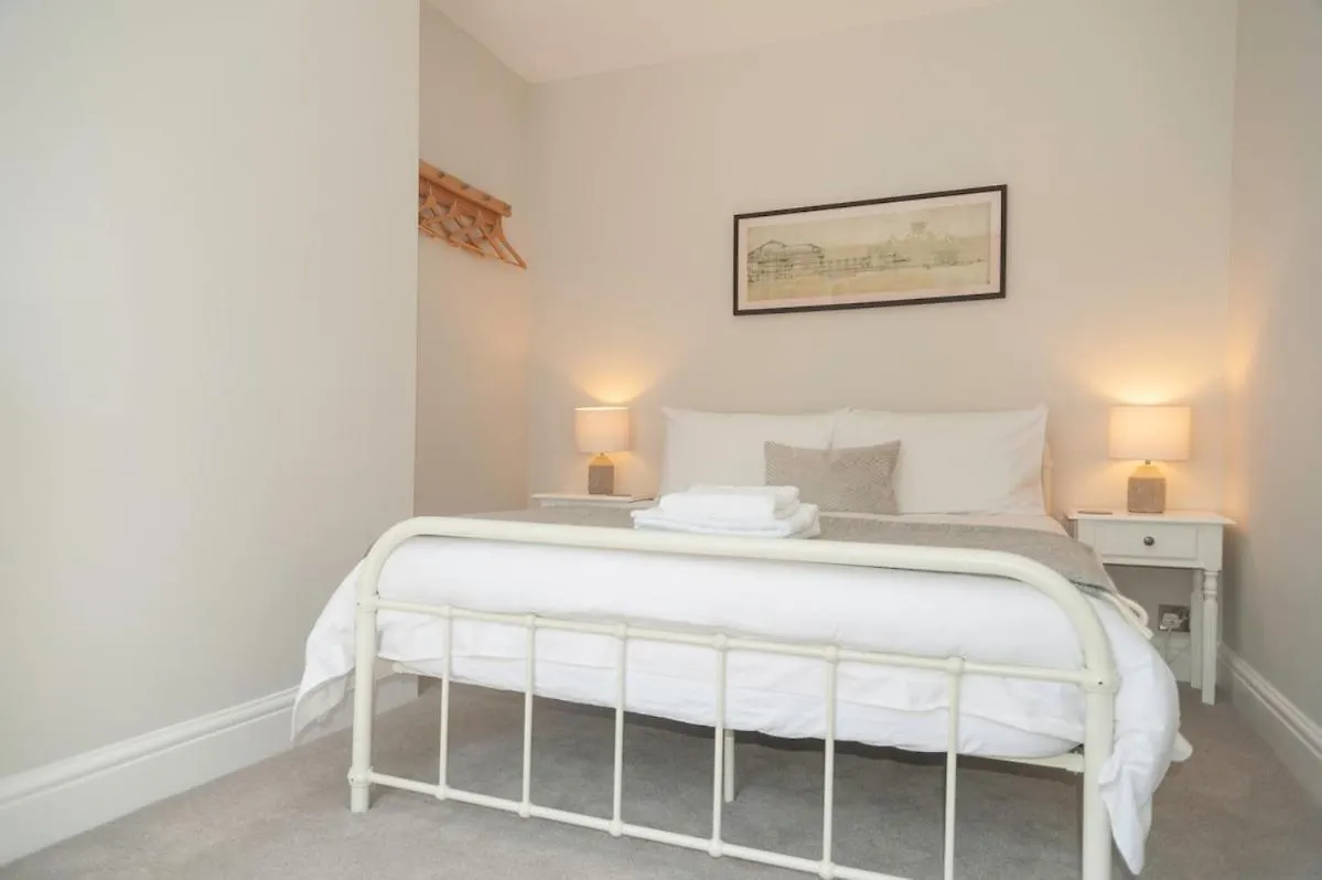 Stylish Coastal 3 Bed Haven - Close To Town Holiday home