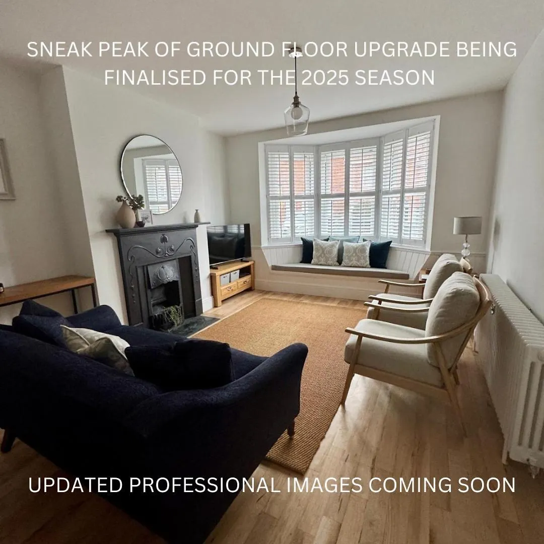 Stylish Coastal 3 Bed Haven - Close To Town