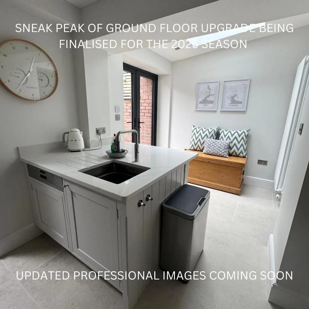 Stylish Coastal 3 Bed Haven - Close To Town Holiday home *