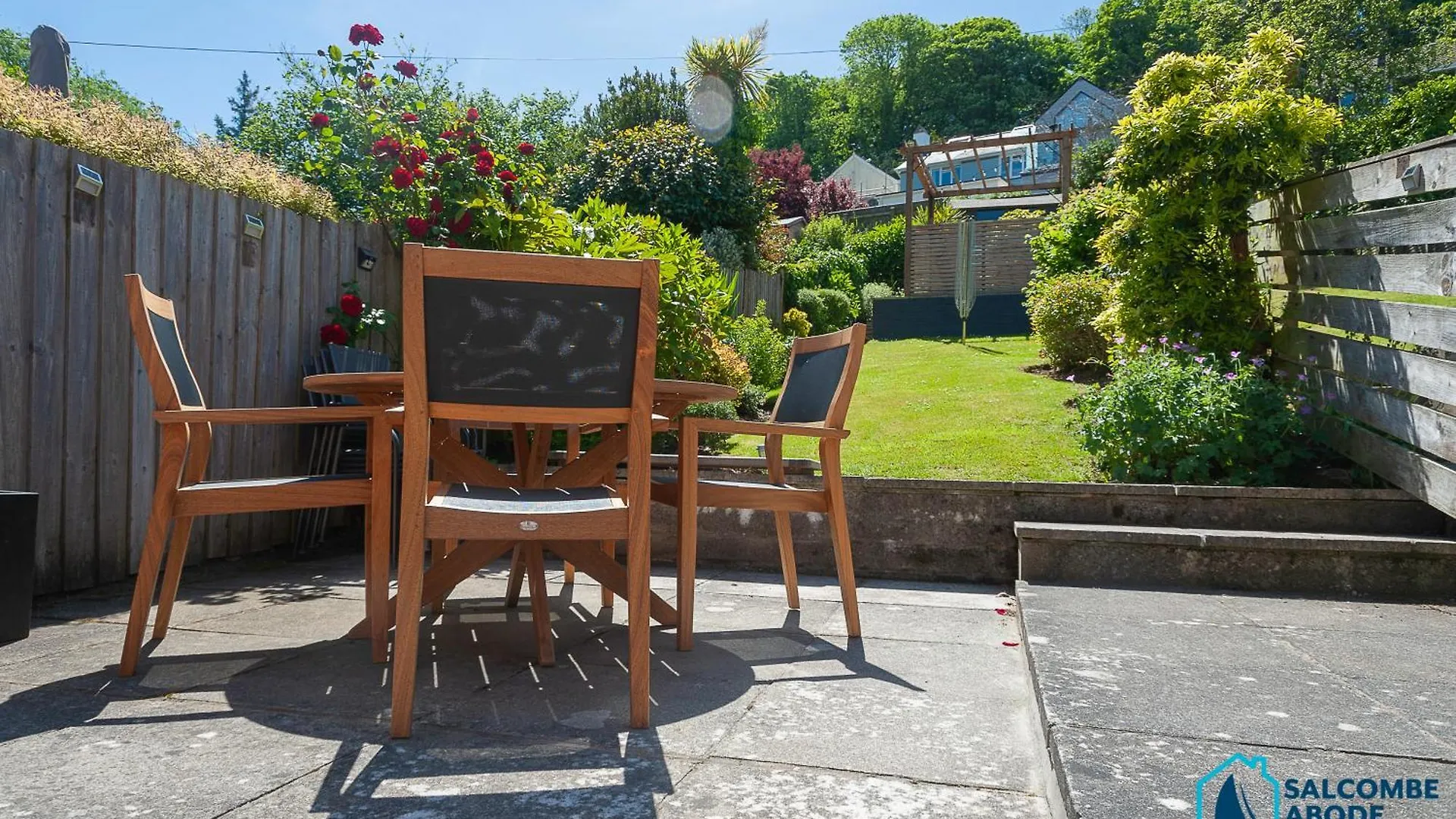 Stylish Coastal 3 Bed Haven - Close To Town *