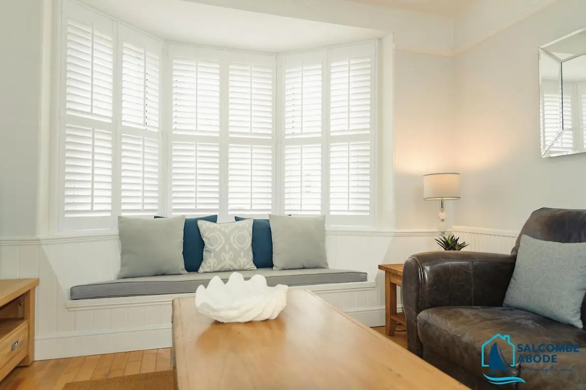 Stylish Coastal 3 Bed Haven - Close To Town Holiday home *