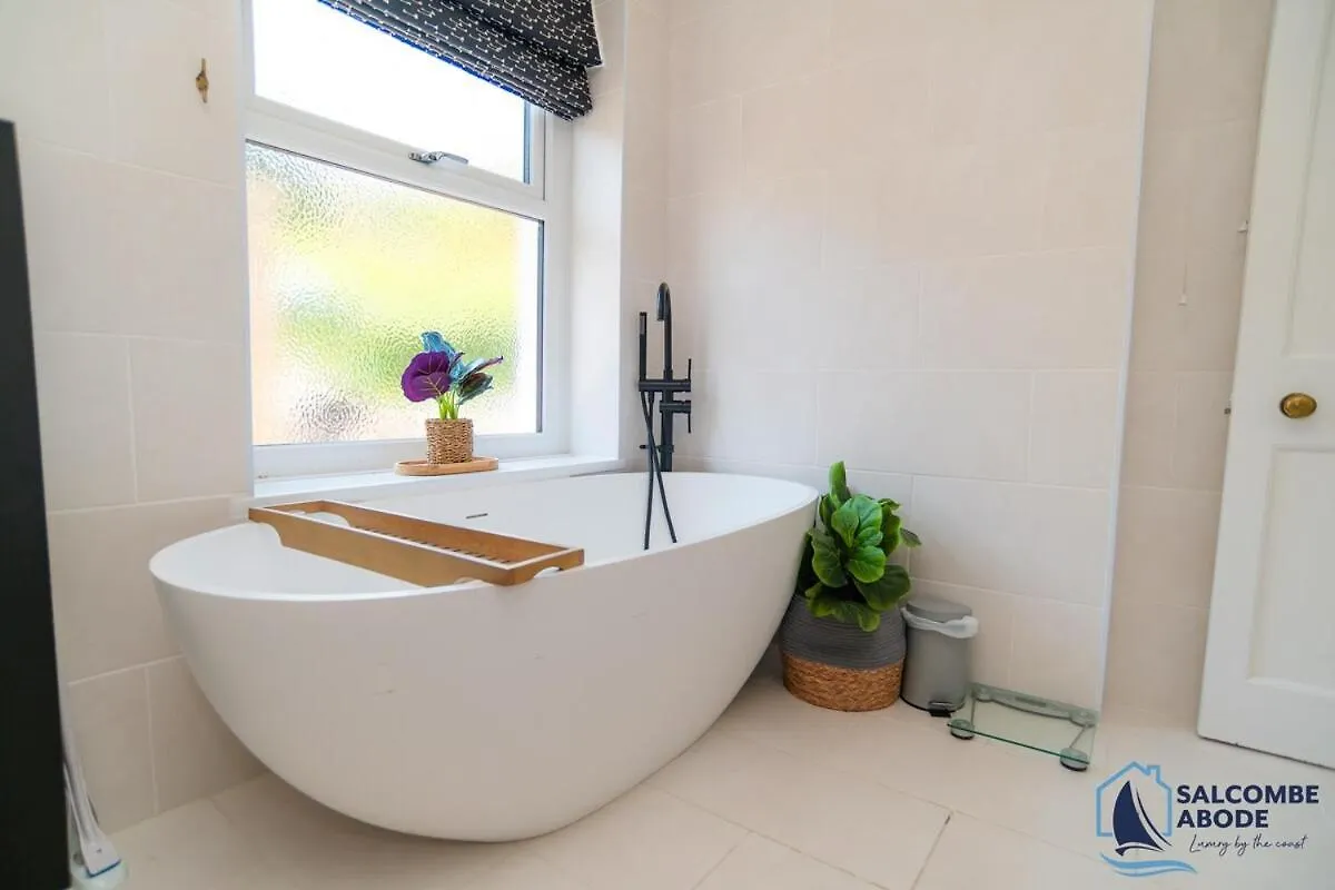Stylish Coastal Living - Prime Location, Garden And Parking Salcombe