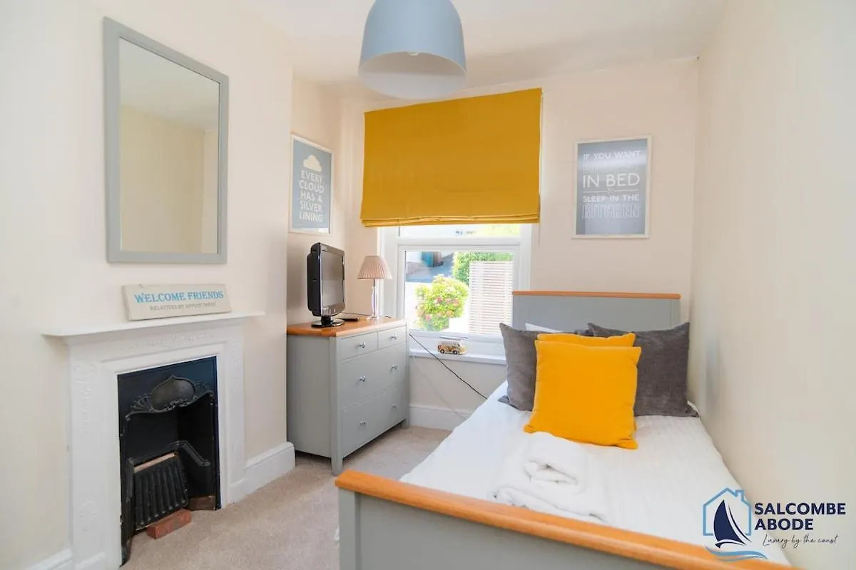 Stylish Coastal Living - Prime Location, Garden And Parking Salcombe