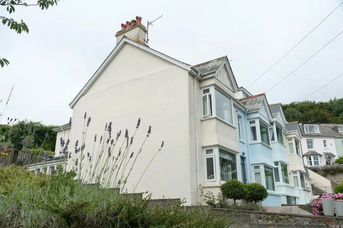 Stylish Coastal Living - Prime Location, Garden And Parking * Salcombe