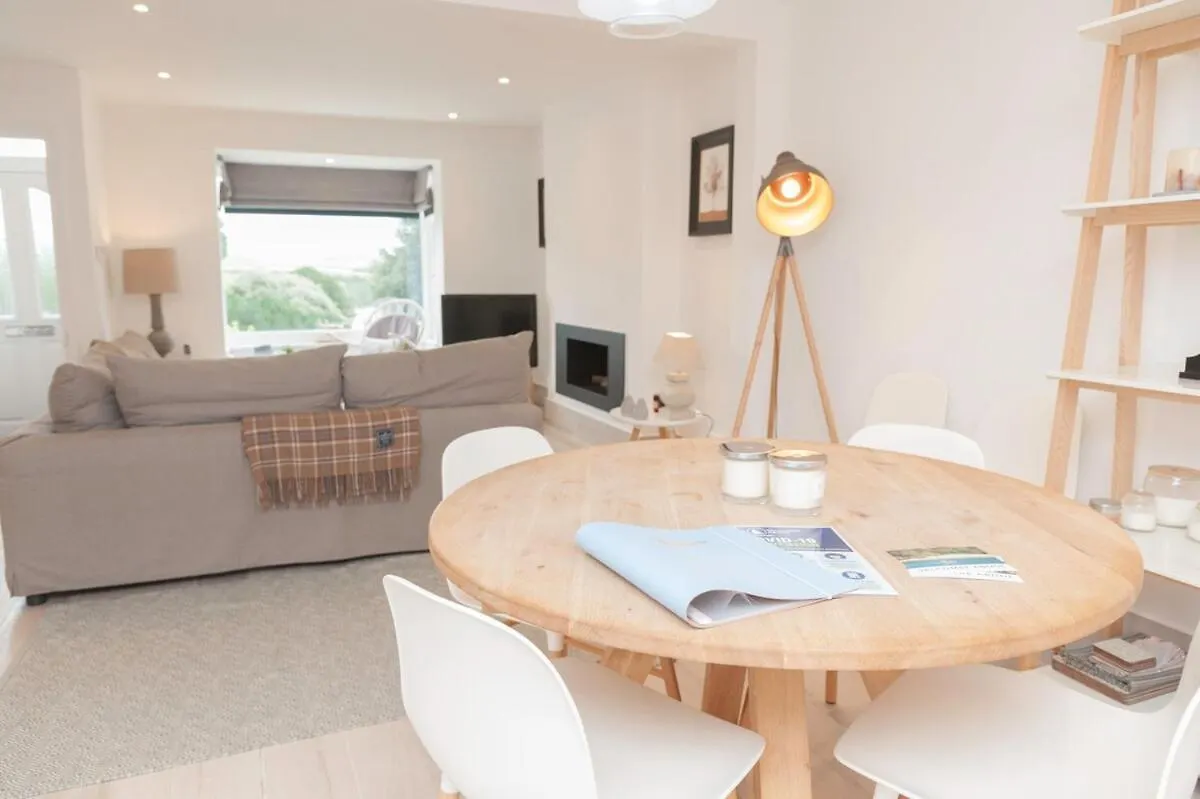 Holiday home Stylish Coastal Living - Prime Location, Garden And Parking *