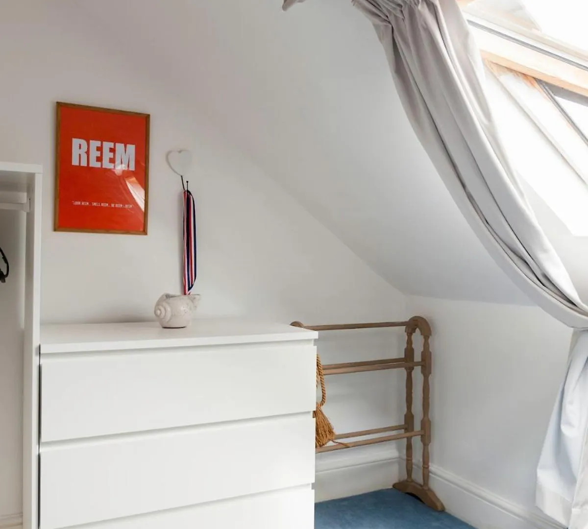Stylish Coastal Living - Prime Location, Garden And Parking Holiday home
