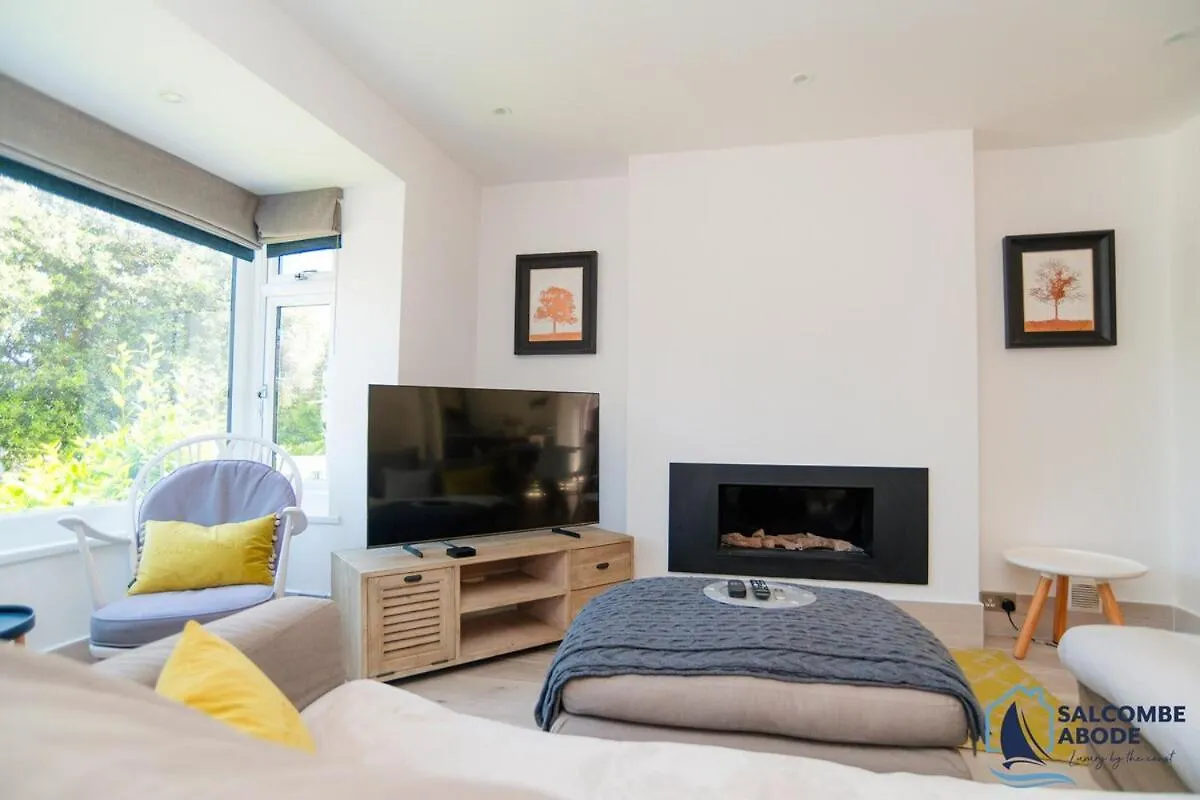 Holiday home Stylish Coastal Living - Prime Location, Garden And Parking *