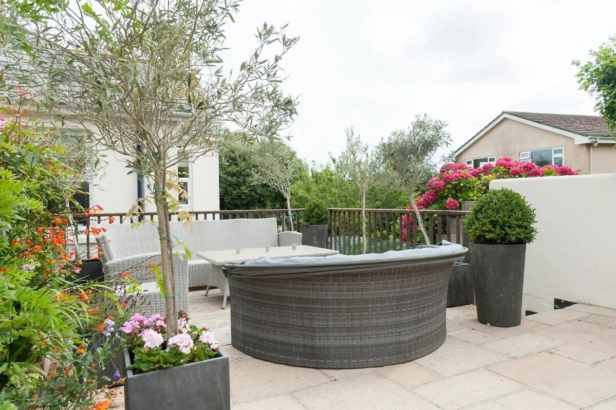 Stylish Coastal Living - Prime Location, Garden And Parking Salcombe