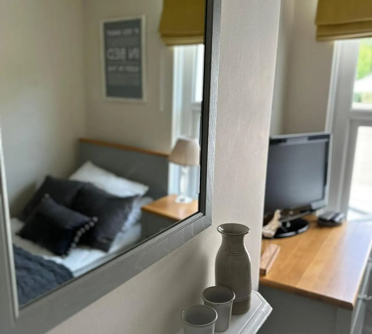 Stylish Coastal Living - Prime Location, Garden And Parking