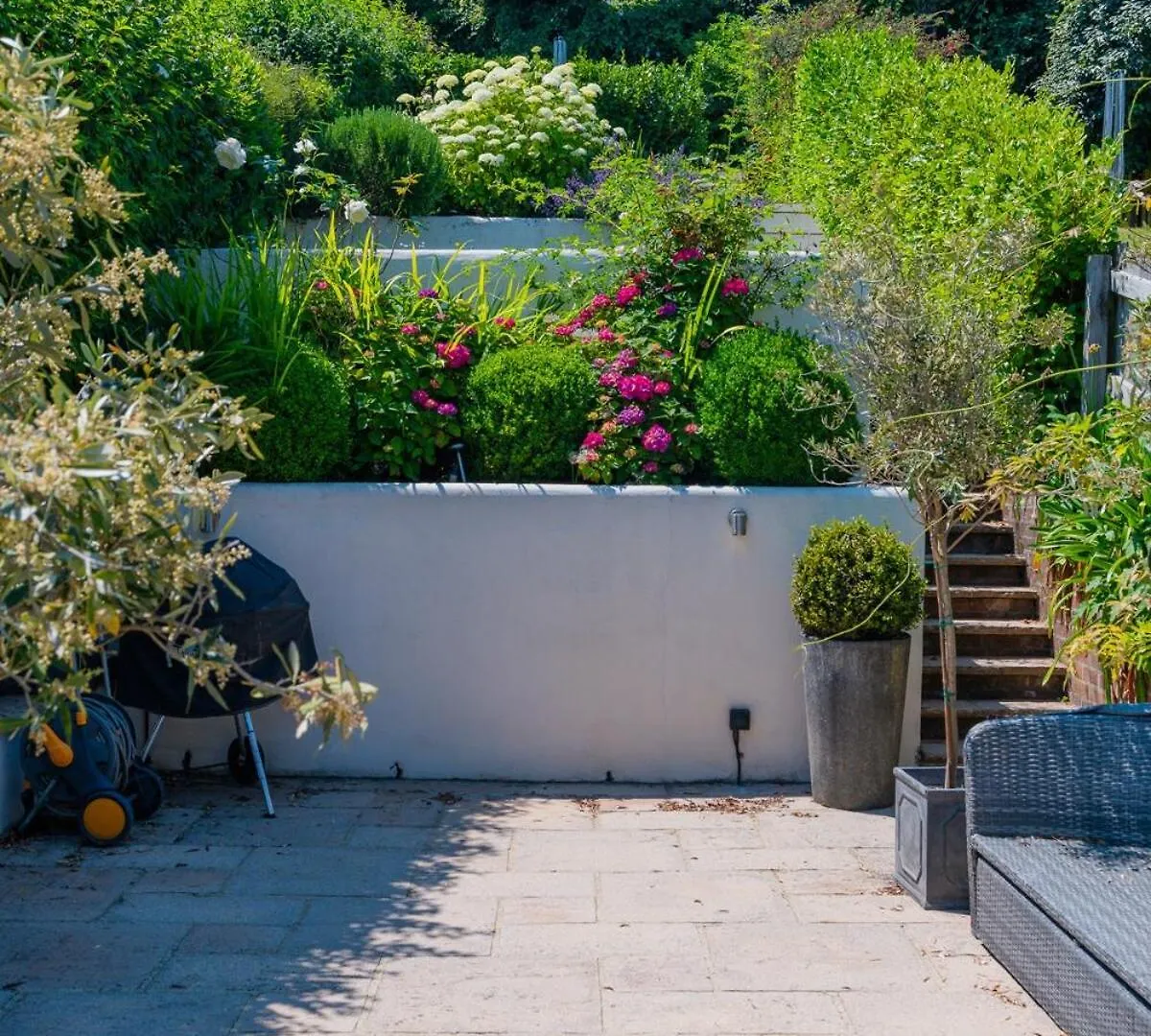 Stylish Coastal Living - Prime Location, Garden And Parking Holiday home *
