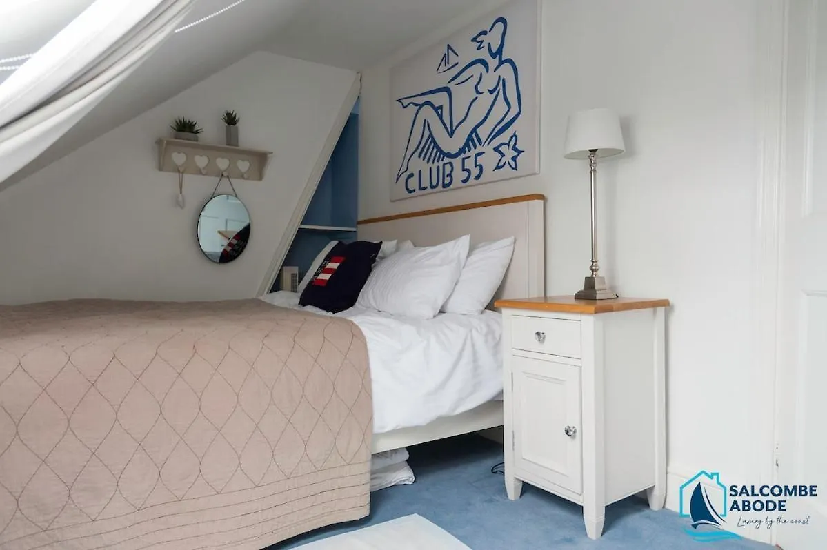 Holiday home Stylish Coastal Living - Prime Location, Garden And Parking *