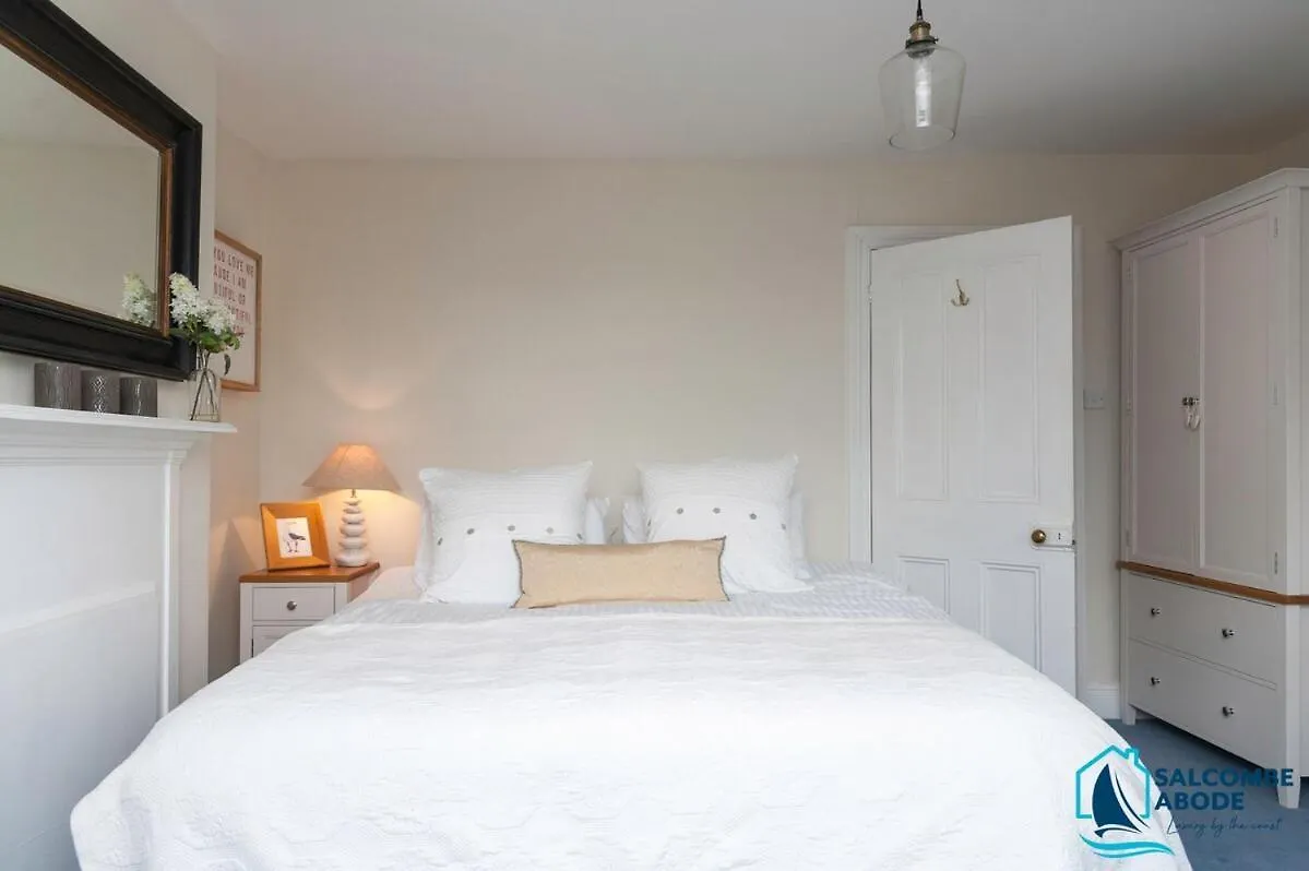 Holiday home Stylish Coastal Living - Prime Location, Garden And Parking