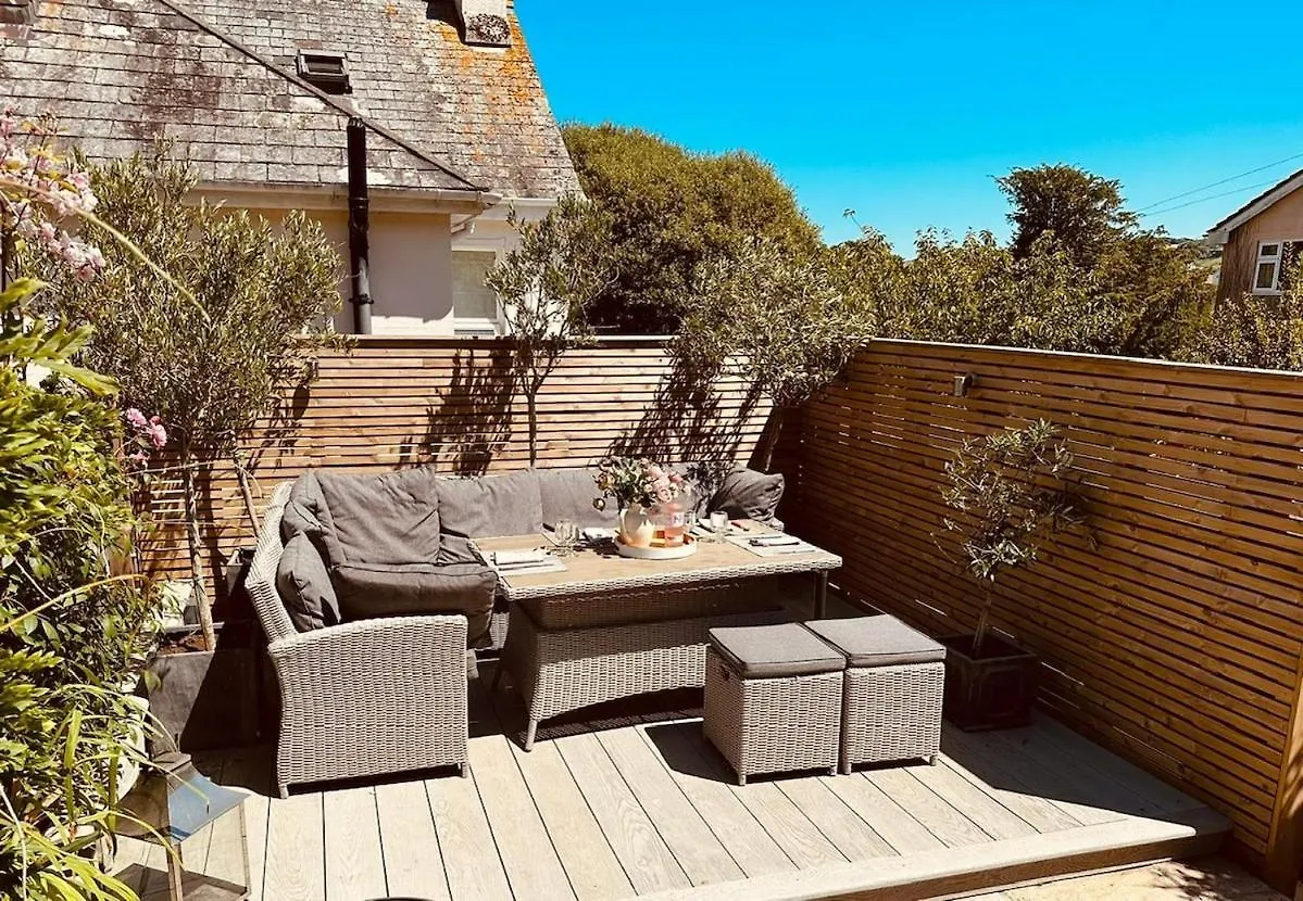 Stylish Coastal Living - Prime Location, Garden And Parking Holiday home Salcombe