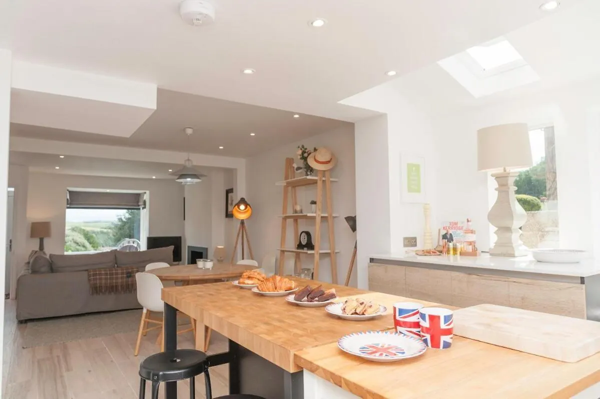 Holiday home Stylish Coastal Living - Prime Location, Garden And Parking Salcombe