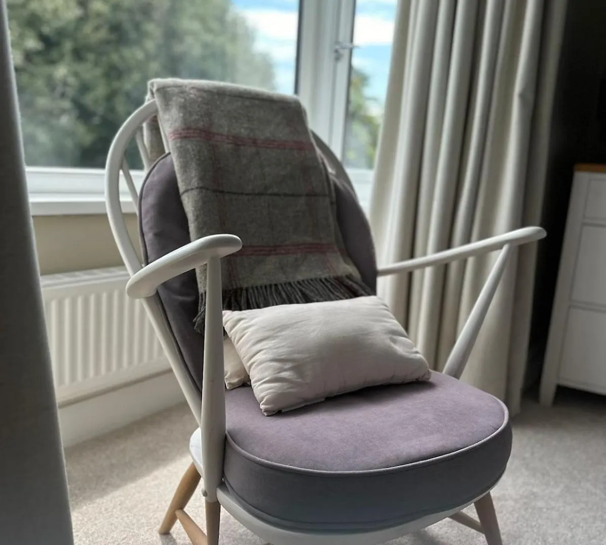Stylish Coastal Living - Prime Location, Garden And Parking