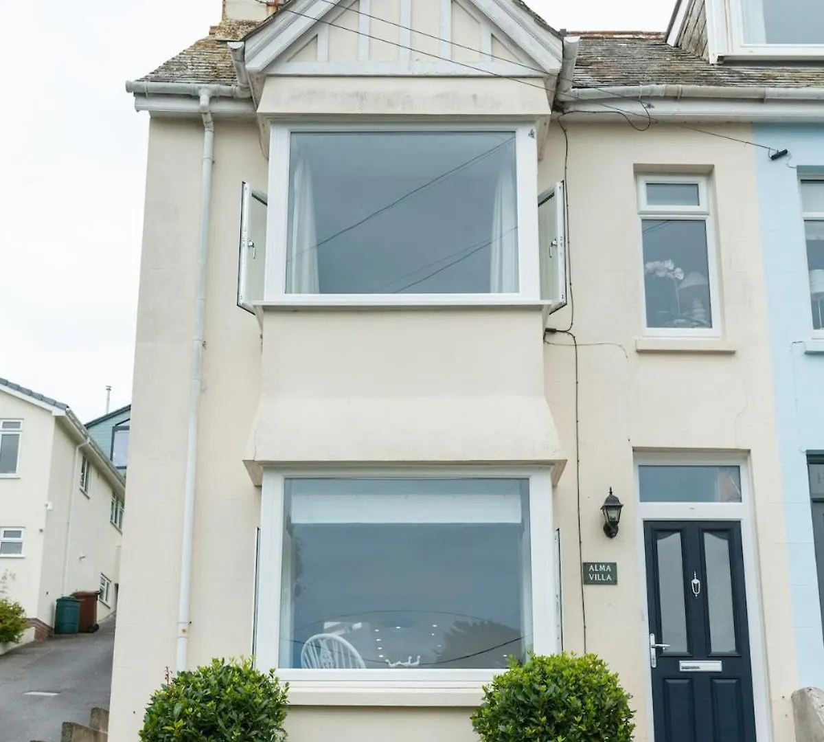 Holiday home Stylish Coastal Living - Prime Location, Garden And Parking *