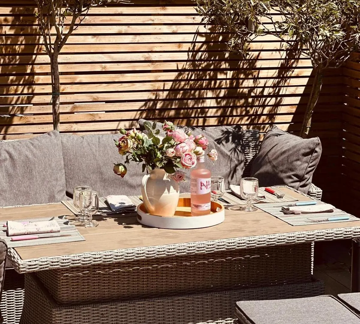 Stylish Coastal Living - Prime Location, Garden And Parking Holiday home Salcombe
