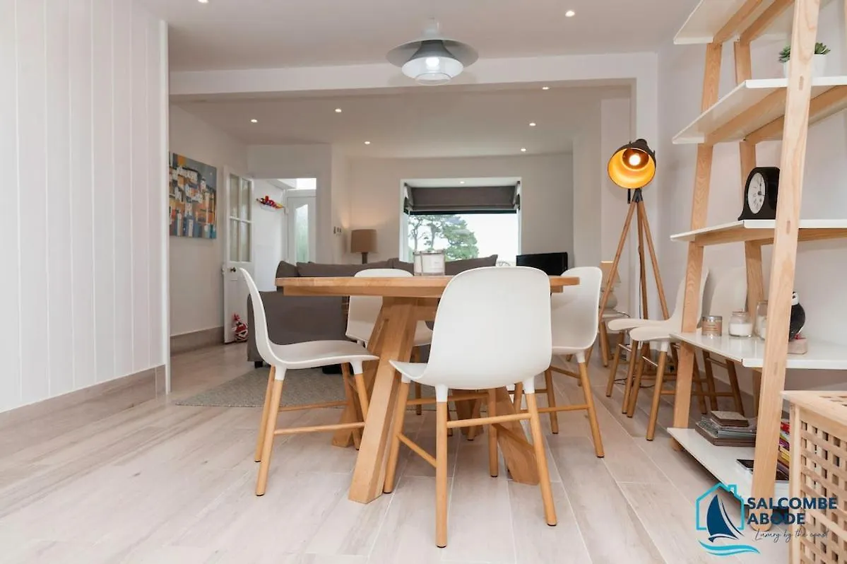 Stylish Coastal Living - Prime Location, Garden And Parking * Salcombe