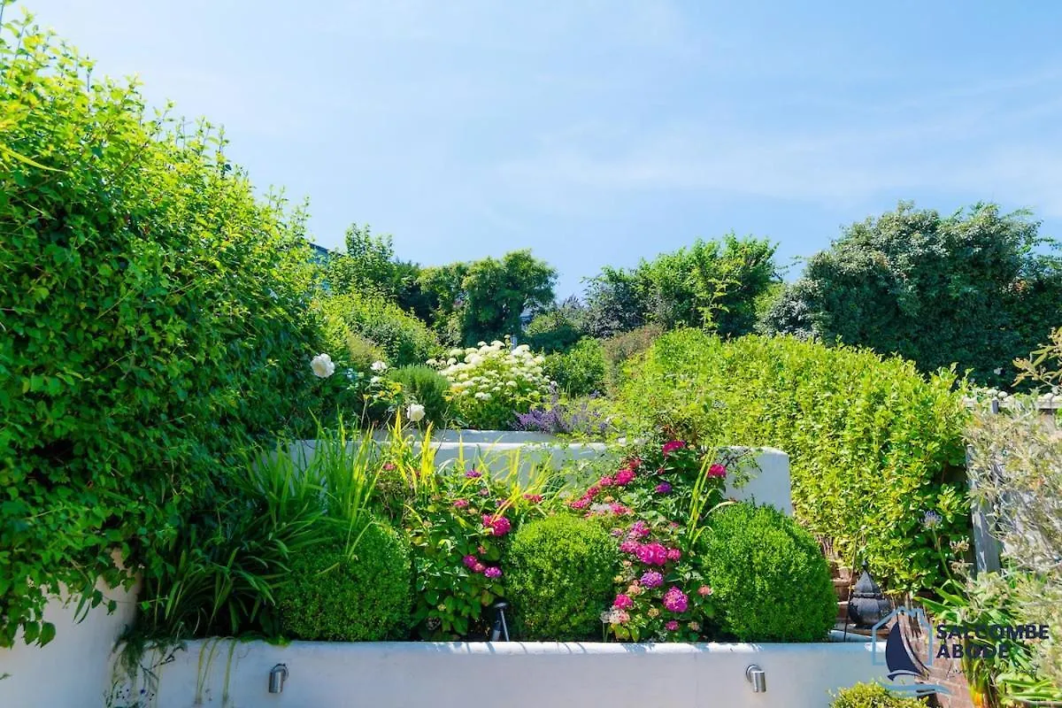 Holiday home Stylish Coastal Living - Prime Location, Garden And Parking