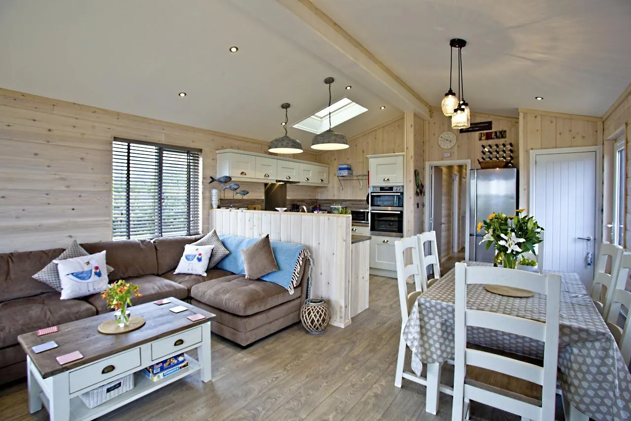 Sea Monkey Lodge *