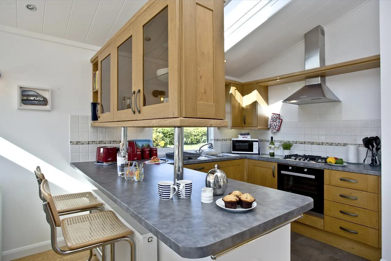 Lodge Sea Monkey Salcombe